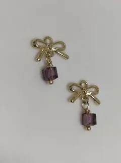 リボン&キューブ型チェコビーズ(ワインレッド)　ピアス