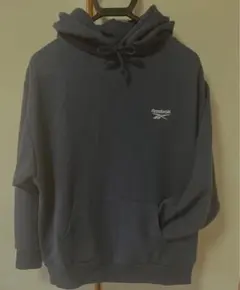 ち*ー様 【新品・未使用】Reebok ネイビー フード付きパーカー M