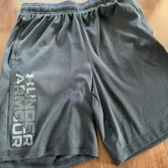 UNDER ARMOUR ブラック ハーフパンツ L