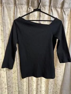 ワンショルダートップス