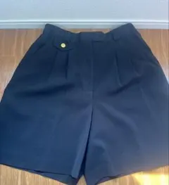 マンシング黒のプリーツ付きパンツ