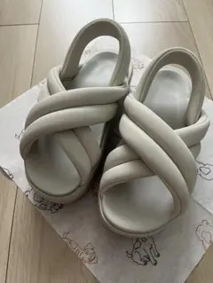 UGG 厚底 スポーツサンダル ベージュ 24cm us7 - メルカリ