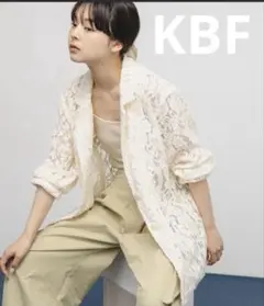 新品未使用　完売品　KBF モールレーステーラードジャケット アイボリー　花柄のサムネイル