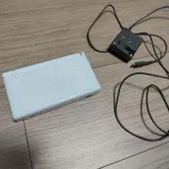 動作品　Nintendo　DS LITE　 ホワイト　充電器付き
