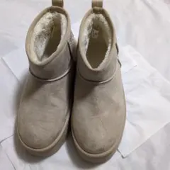 kitsonビジュー付きベージュムートンブーツのサムネイル
