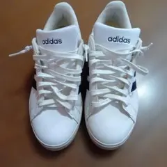 adidas スニーカー ホワイト ネイビー　26.5㌢のサムネイル
