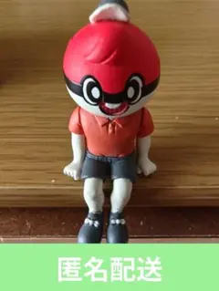 座るポケモン ボールガイ