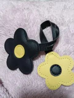 フラワーキーホルダー 黒と黄色