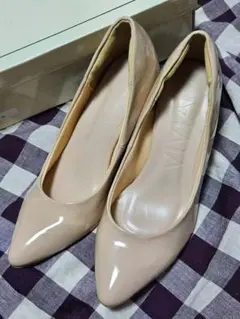【最終価格】ベージュ ポインテッドトゥパンプスのサムネイル