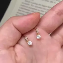 ピアス 18Kゴールド金　モアッサナイト キラめき 上品