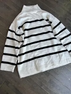 GU ボーダータートルネックニット