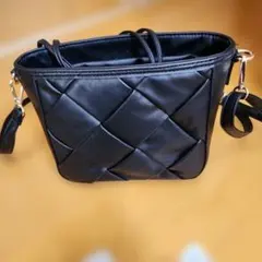 ブラックキルティングショルダーバッグ　黒
