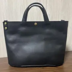 鉄板品✨HERZ ヘルツ　レザートートバッグ　チャーム　黒　A4収納可　肩がけ 鉄板品✨HERZ ヘルツレザートートバッグチャーム黒A4収納可肩がけ