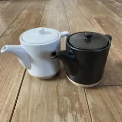 白と黒の陶器製ティーポット・急須 2個セット
