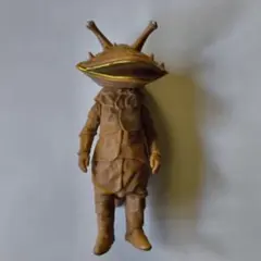 カネゴン怪獣フィギュア 触角付き ベージュ　美品 ウルトラQ』に登場する人気怪獣『カネゴン』が、完全新規造形の