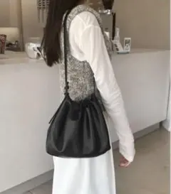 LE MORE ワンハンドルギャザーショルダーバッグ　ハンドバッグ