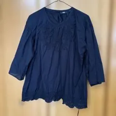 UNIQLO 刺繍ブラウス 黒七分袖