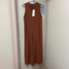 レンガ色VネックサロペットJOHNBULL未使用ブランドタグ付き裾に色抜けあり