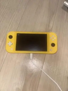 Nintendo Switch Lite yellow ピンクケース付き