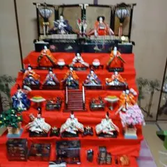 伝統的な雛人形セット