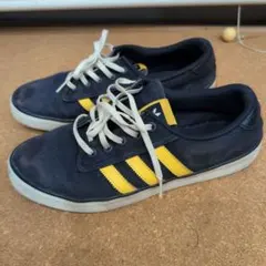18 adidas ネイビー/イエロー スニーカー