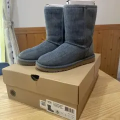 UGG W CLASSIC SHORT WASHED DENIM