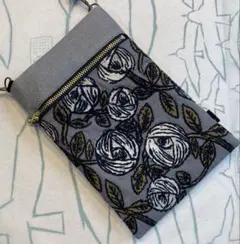 222ミナペルホネンrosy グレー　サコッシュ　スマホショルダー