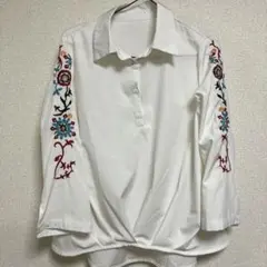 刺繍入り　ブラウス
