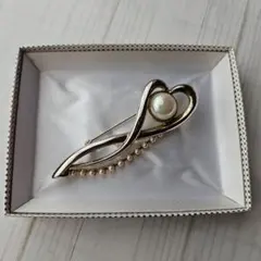 ブローチ　パール付き　流線型