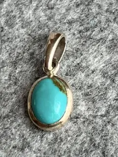 小さなターコイズのペンダントトップ