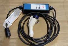 鴉工房様専用 三菱アウトランダー用充電器 ジャンク品のサムネイル