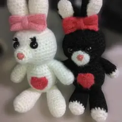 ウサギの編みぐるみ（ホワイト・ブラック）