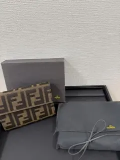 FENDI 二つ折財布 美品