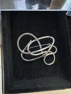 シルバー メタル ブローチ 抽象デザイン