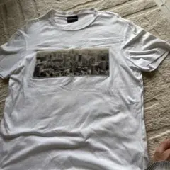 ホワイト グラフィックプリント Tシャツ