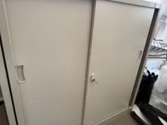 ホワイトスライドドアキャビネット