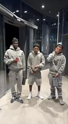完売モデル ESSENTIALS FEAR OF GOD ジョガーパンツ グレー
