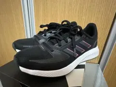 adidas スニーカー ブラック ピンク