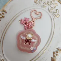 ピンク　お花型レジンキーホルダー
