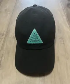 ニューエラの「カジュアルクラシック トライアングルロゴ ブラック」