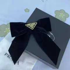 PRADA ベルベット ヘアクリップ ブラック