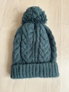 ダークグリーン ケーブル編み ニット帽