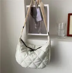 ショルダーバッグ　ナイロン　キルティング　ホワイト　斜め掛け　軽量　ママバッグ