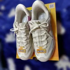 【５月２０日まで】Skechers Slip-insアイボリー 24cm