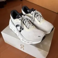 Onクラウドモンスター2 White | Frost 23.5cmのサムネイル
