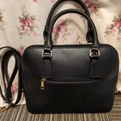 黒のハンドバッグ 取り外し可能ストラップ付き