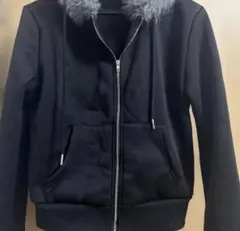 ファー付きブラックパーカー