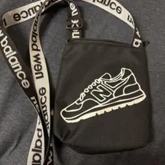 New Balance スニーカーイラスト サコッシュのサムネイル