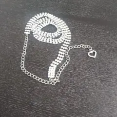 クリスタル風ベルト ハートチャーム付き
