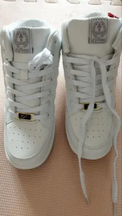（新品）ホワイト キルティング スニーカー 箱付き 24センチ